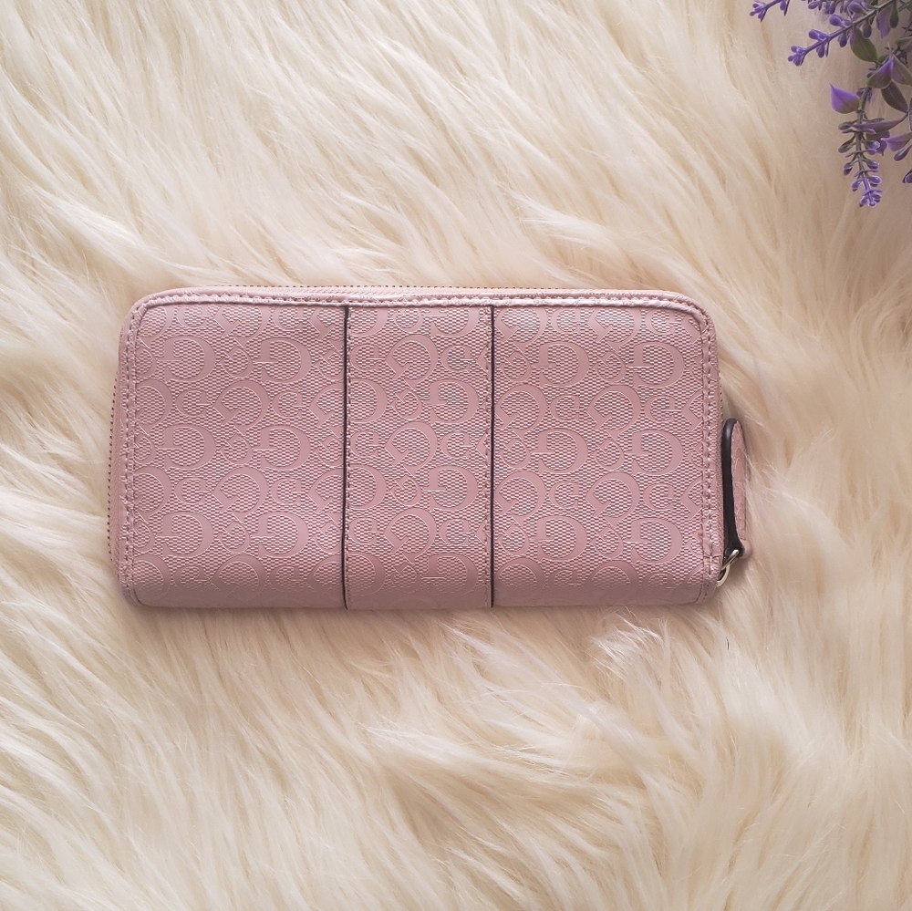 GUESS Wallet - Picture 2 of 5